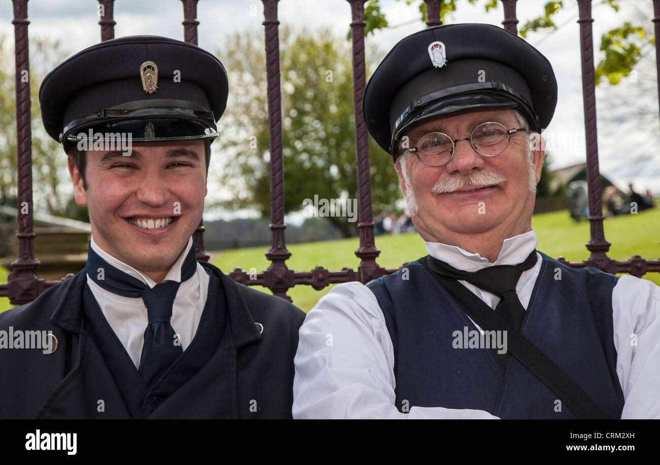 Die Straßenbahn-Fahrer und Schaffner, Beamish Open Air Museum, County Durham Stockfoto