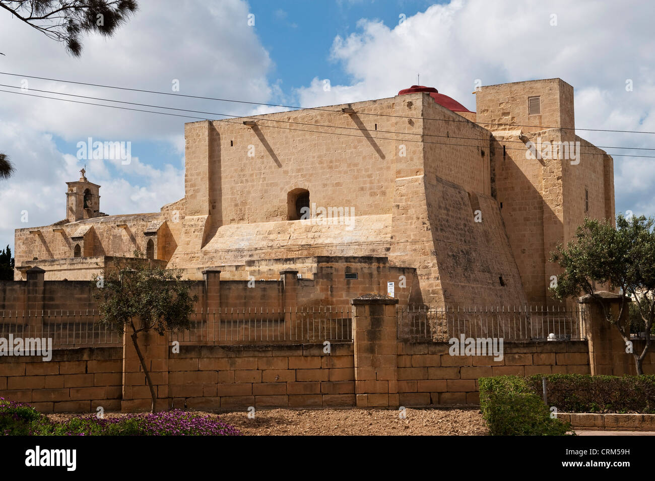 Die befestigte Pfarrkirche St. Gregory in Zejtun, Malta, wurde als Wachturm im Falle einer Invasion aus dem Meer zu dienen Stockfoto