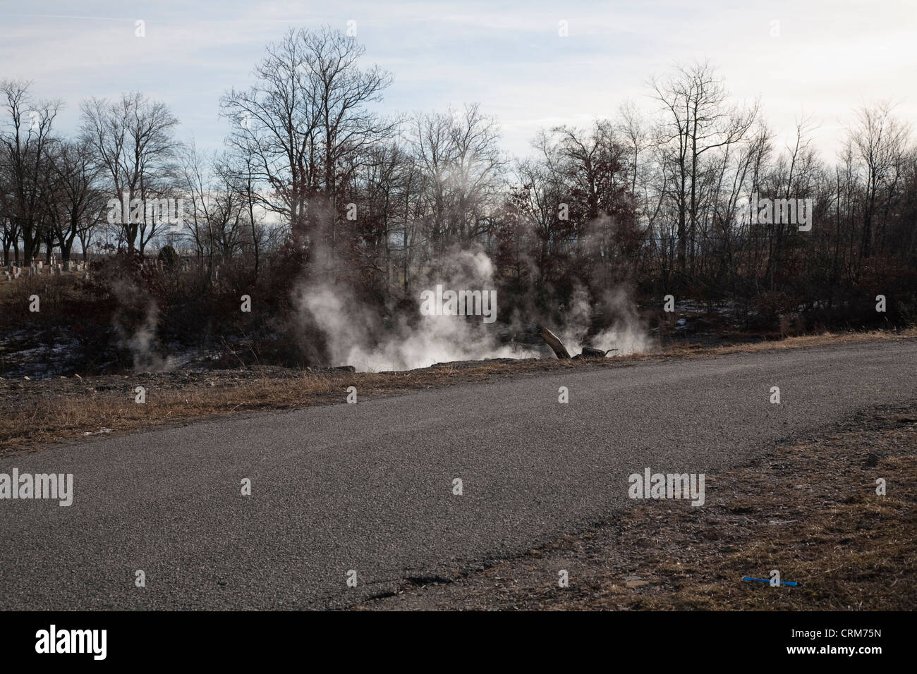 Rauch steigt vom Boden in Centralia, Central Pennsylvania, USA Stockfoto