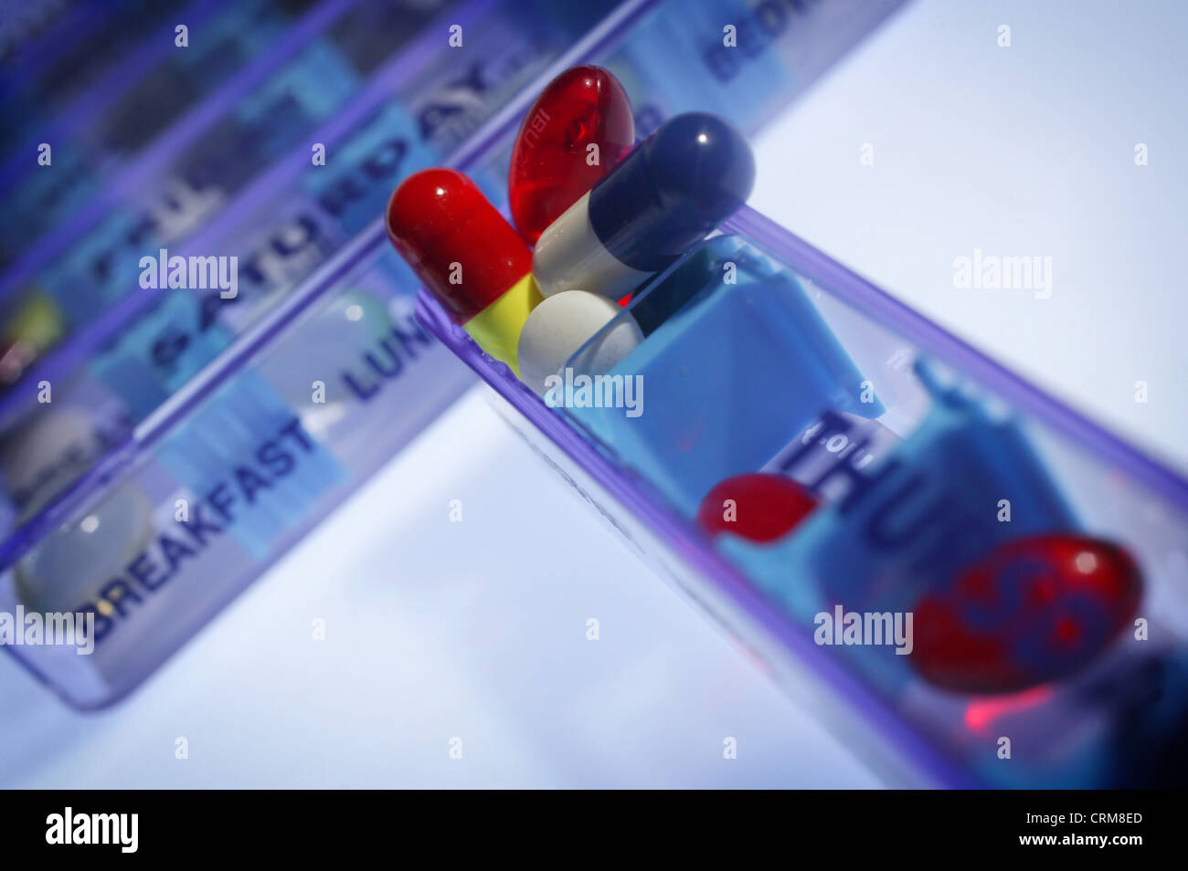 Von Tag zu Tag Pille-Zufuhr gewährleistet, dass Patienten ihre Medikamente in der richtigen Dosis zur richtigen Zeit. Stockfoto