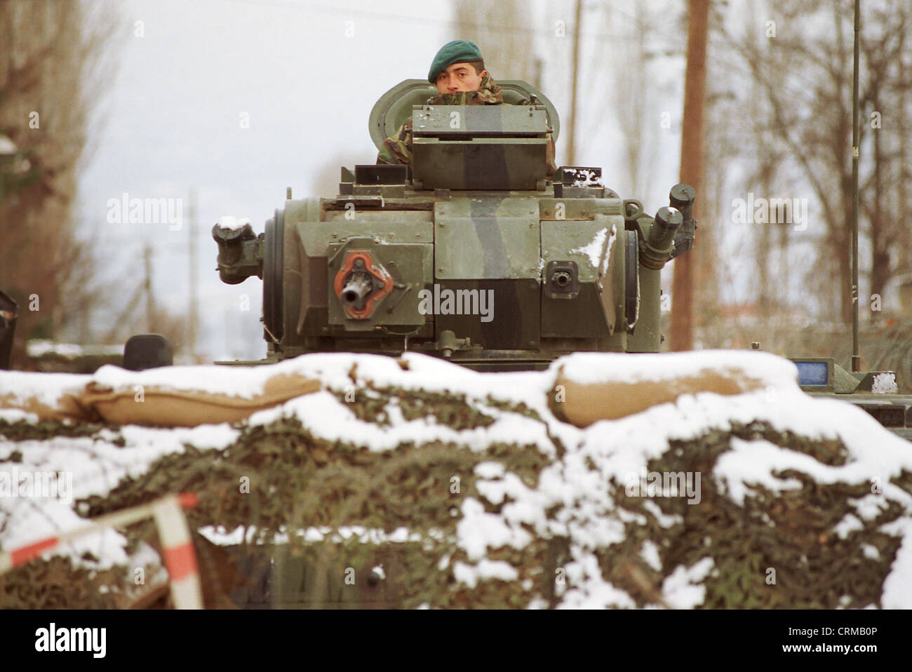 Deutscher Soldat im Tank in Prizren, Kosovo Stockfoto