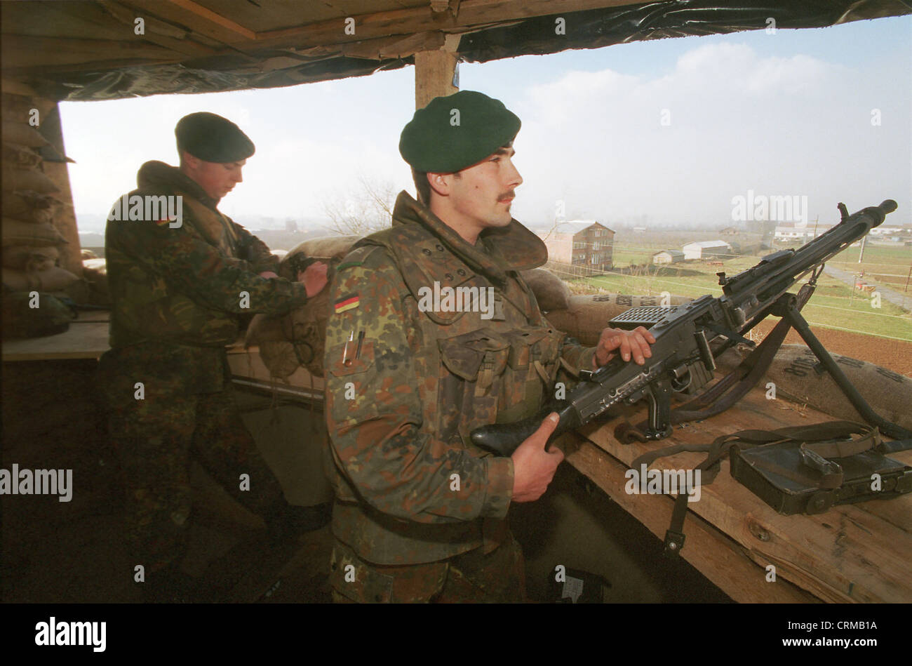 Deutschen KFOR-Soldaten bewachen Militärstützpunkt in Prizrin, Kosovo Stockfoto