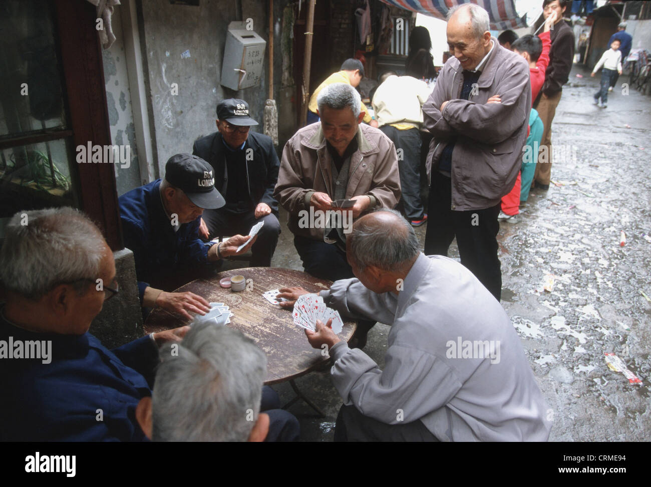 Kartenspieler im alten Shanghai Stockfoto