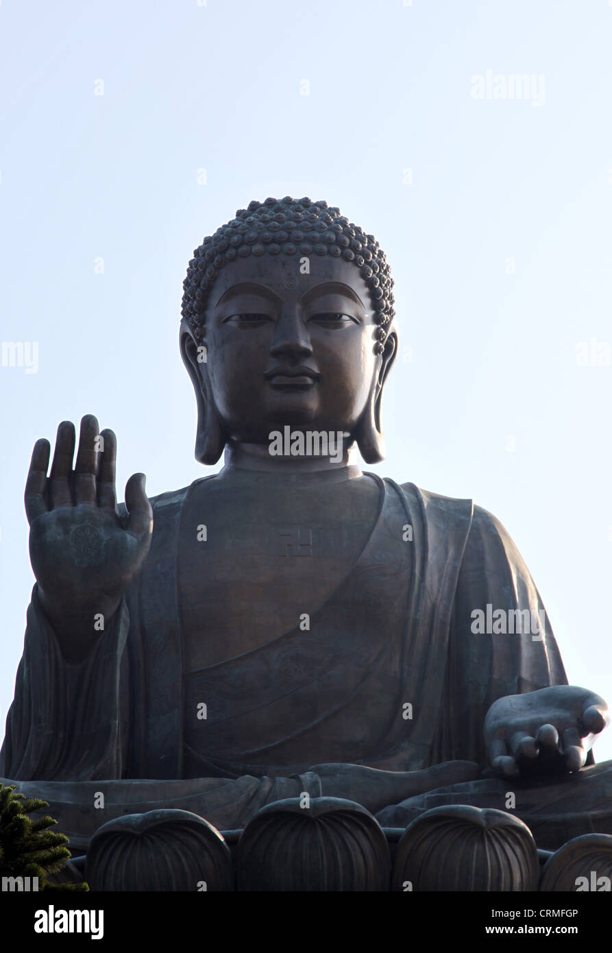 Es ist ein Foto eines großen Buddha in Hong Kong auf der Insel Lantau. Ihr Name lautet Tian Tan Buddha. Es ist sehr beliebt und touristischen Stockfoto