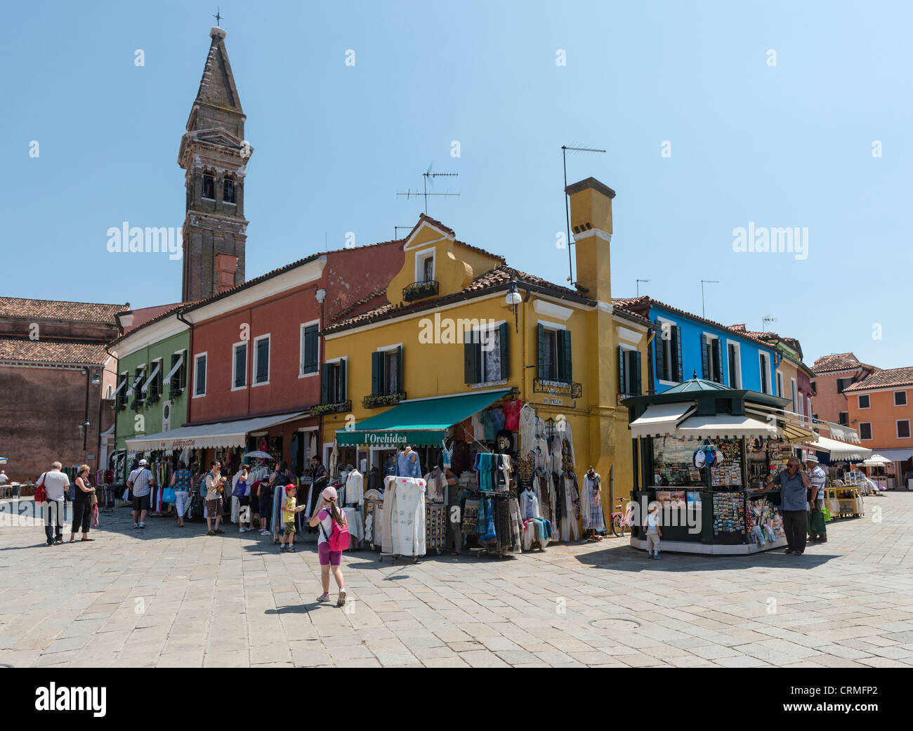 Piazza Baldassare Galuppi in Burano. Burano Insel in der Lagune von Venedig berühmt für bunt bemalten Gebäude und Häuser Stockfoto