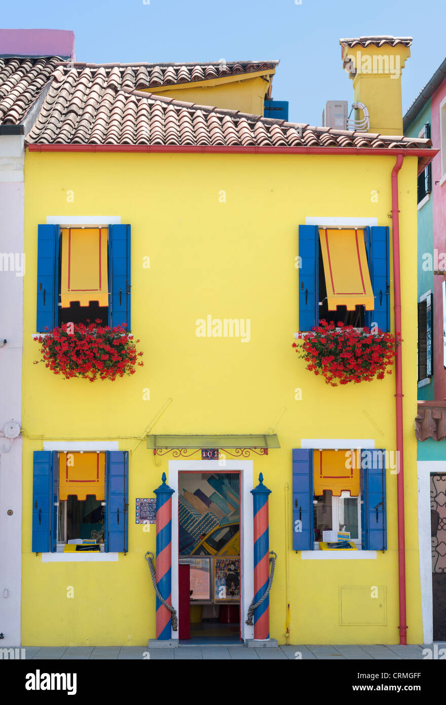 Burano Insel in der Lagune von Venedig berühmt für bunt bemalten Gebäude und Häuser Stockfoto