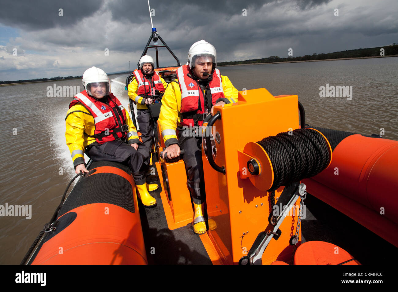 Tapfere Männer Nith Inshore Rescue unabhängige Rettungsboot-üben nur Glencaple in der Mündung des Flusses Nith, Solway Firth, UK Stockfoto