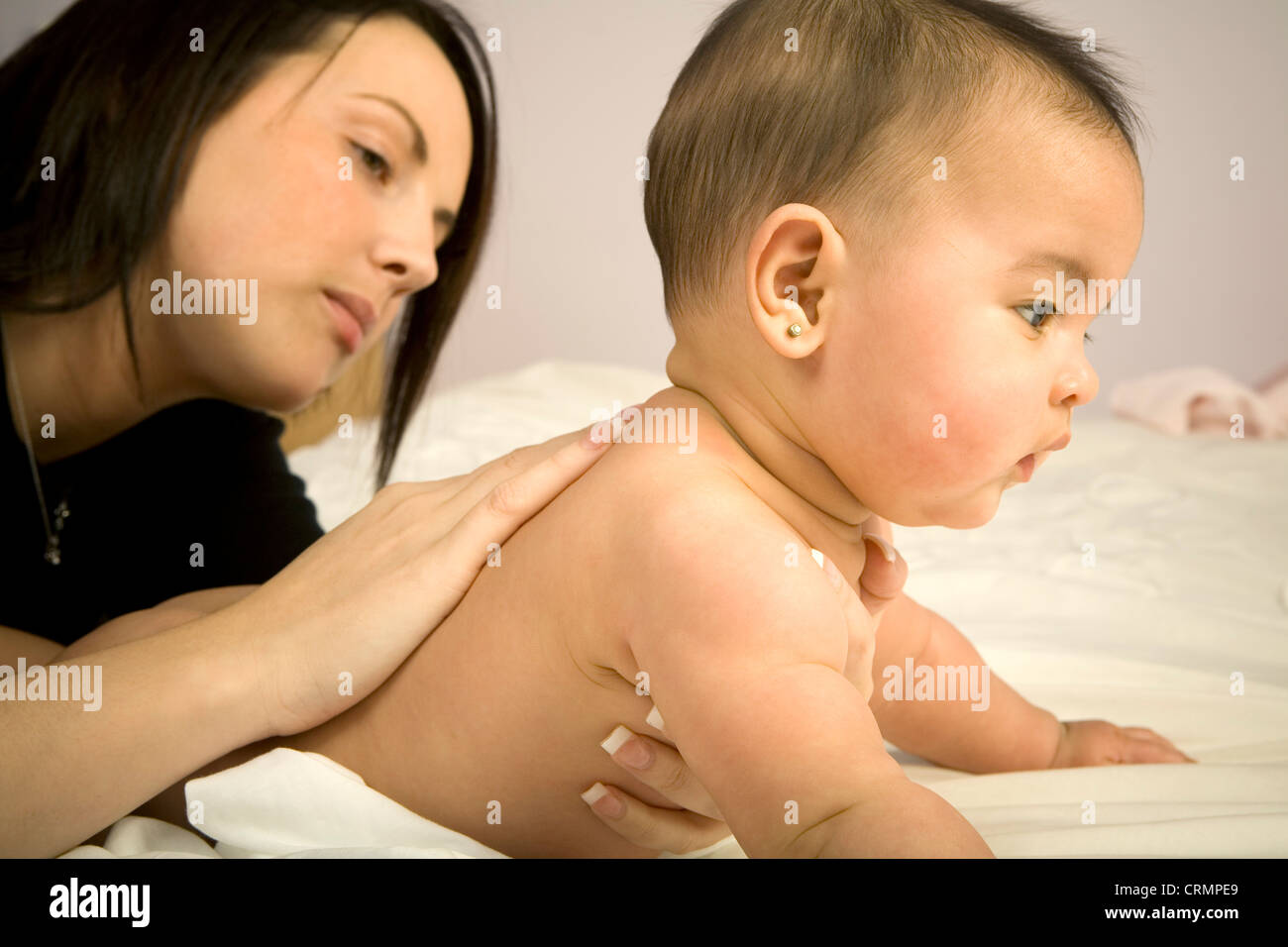 Meine kleine tochter reibt sich