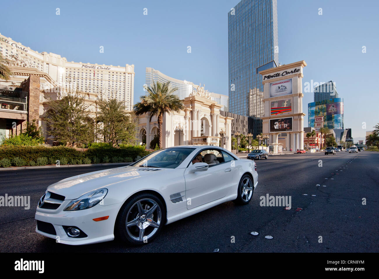 LAS VEGAS, USA - 14. JUNI 2012: Mercedes-Benz Sportwagen vor dem Monte Carlo Hotel am Las Vegas Boulevard Stockfoto