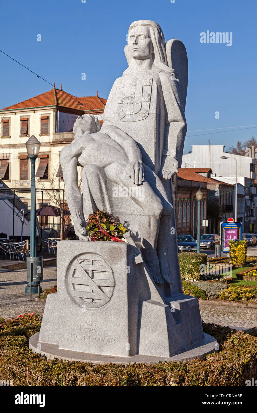 Ultramarin Helden Denkmal, die Kämpfer der portugiesische Kolonialkrieg (1961-1974) in Santo Tirso, Portugal gewidmet. Stockfoto
