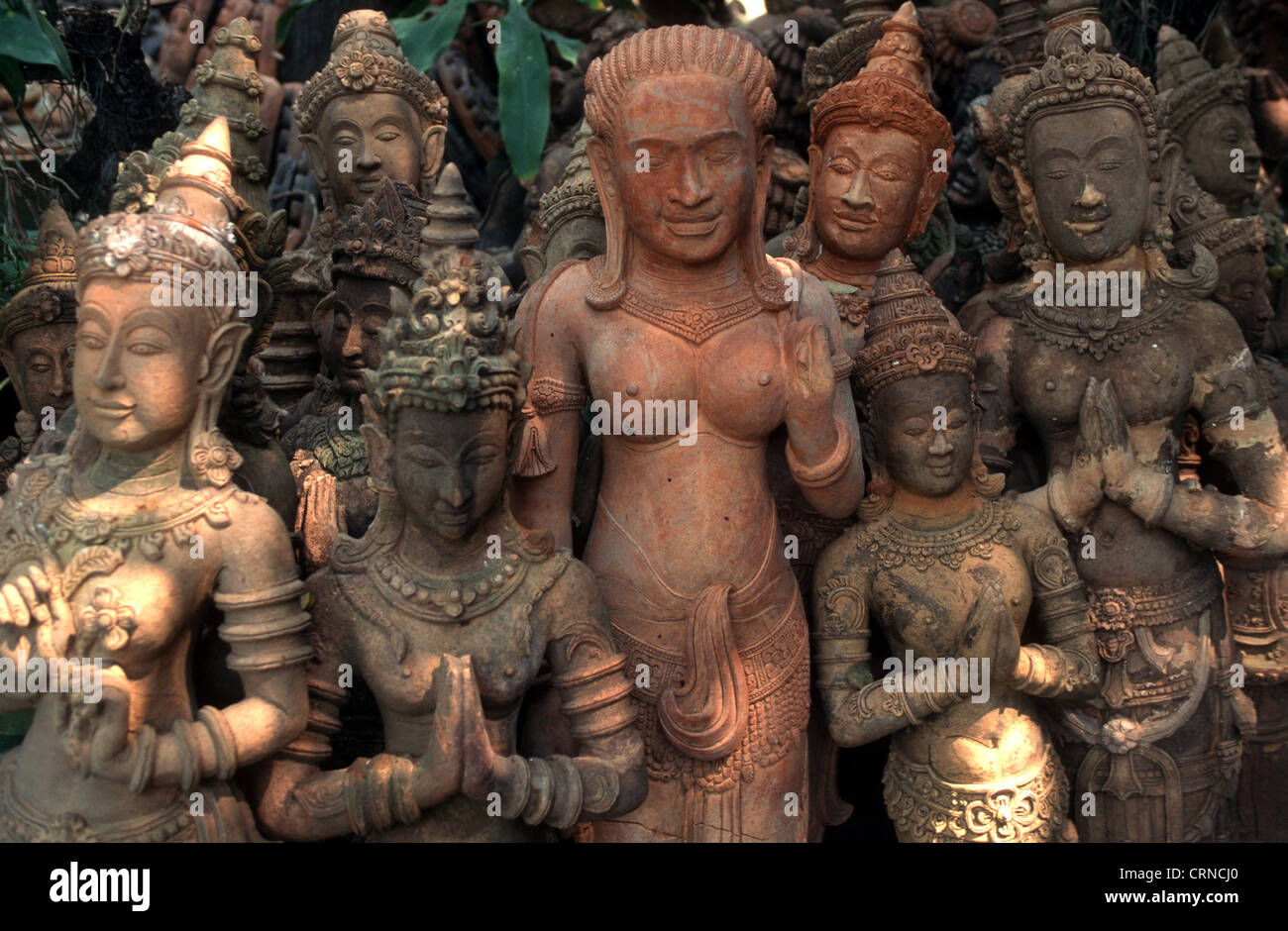 Buddha-Statuen auf einem Markt in Chiang Mai (Thailand) Stockfoto