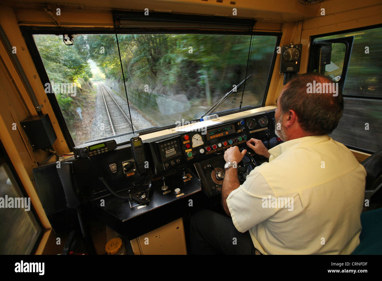 Zugführer im Transcantabrico-Zug über Nordspanien Reisen. Stockfoto