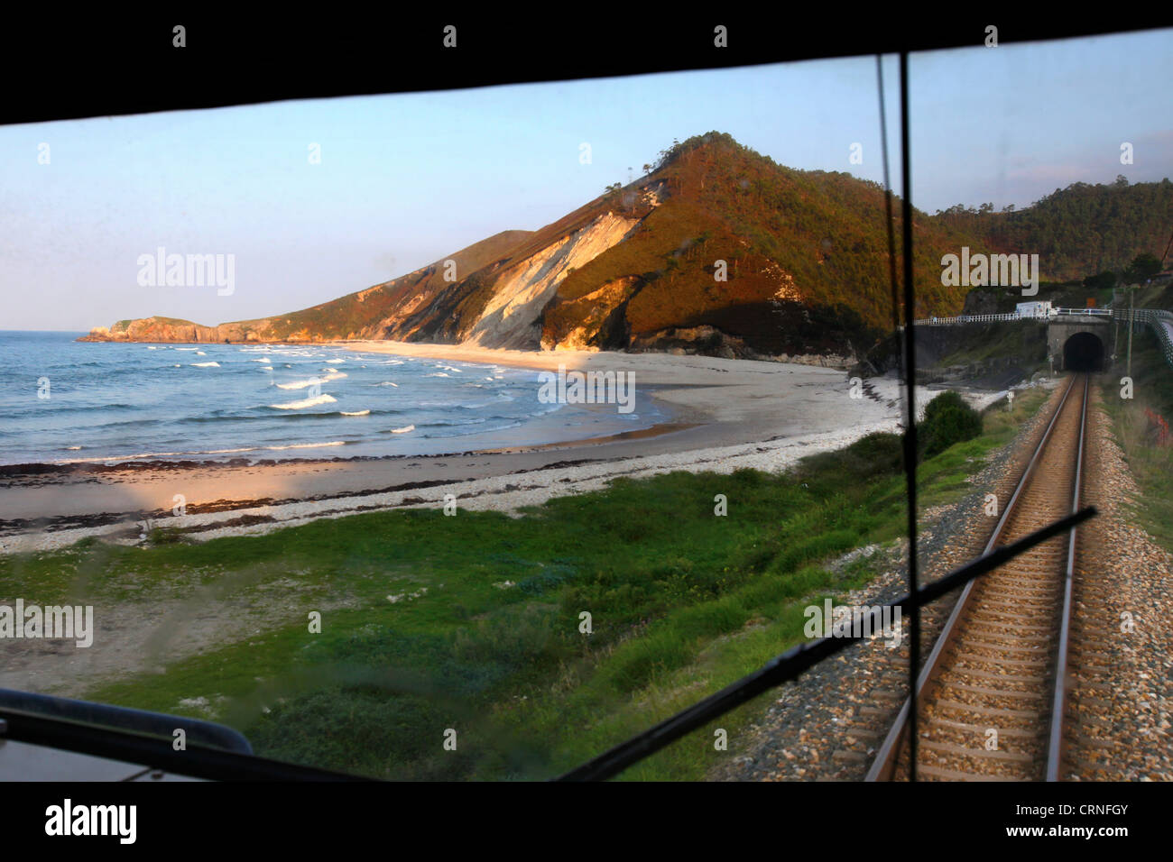 Blick von der Zug-Dirigenten-Kabine auf der Transcantabrico Zug, der über Nordspanien Reisen. Stockfoto