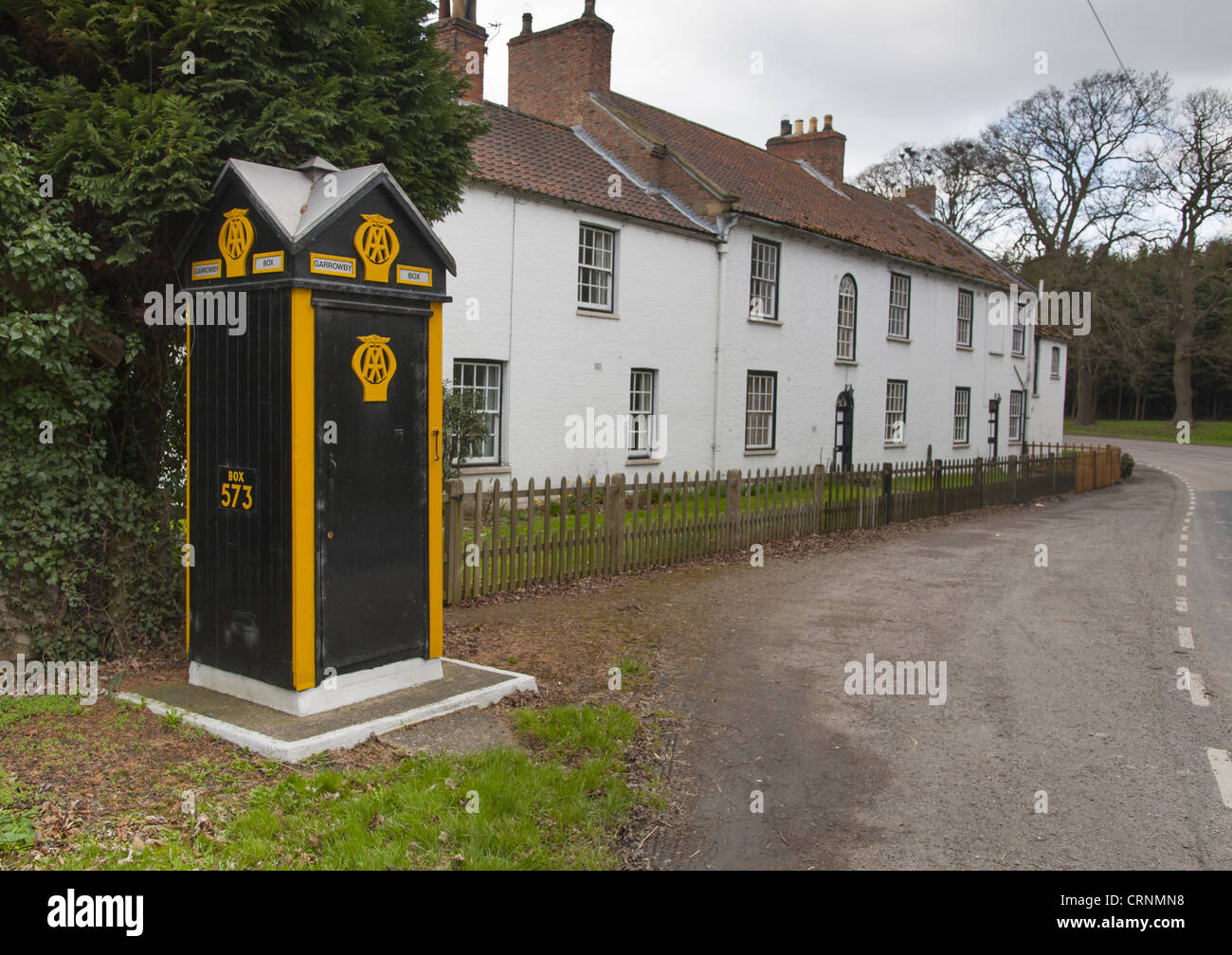 Historischen Autofahren Notfall Telefonzelle, März AA Box 573, Garrowby, East Yorkshire, England, Stockfoto