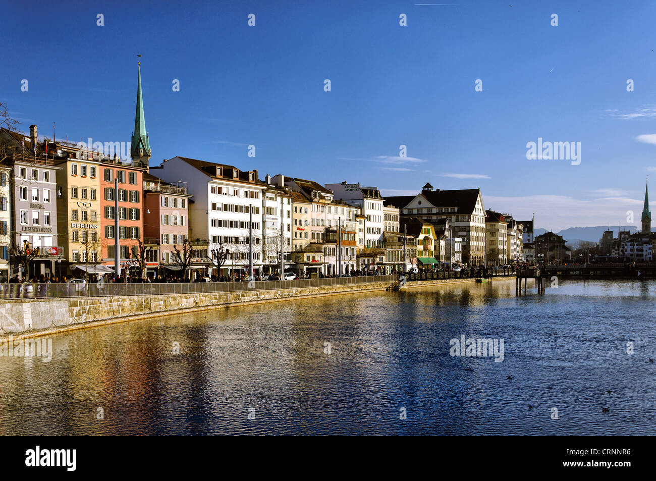 Zürich am Flussufer Bauten. Stockfoto