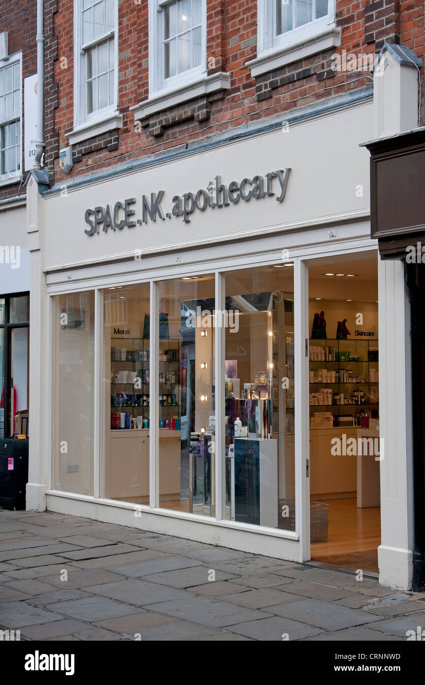 Space NK Apotheker Beauty Produkt Shop Chichester England UK Stockfoto