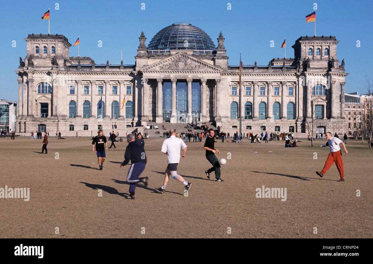 Ende des Spiels vor dem Reichstagsgebäude Stockfoto