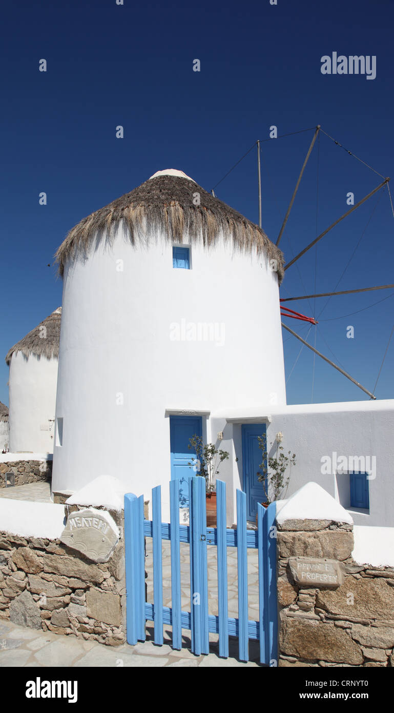 Traditionelle griechische Windmühlen umgewandelt zu Ferienhäusern, Mykonos, Griechenland Stockfoto