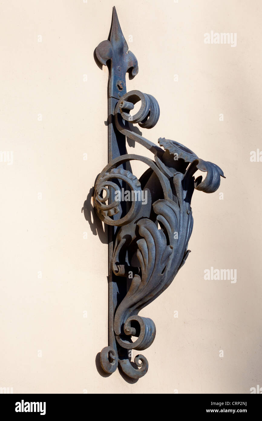 Stehen Sie für die Flagge an der Wand Stockfoto