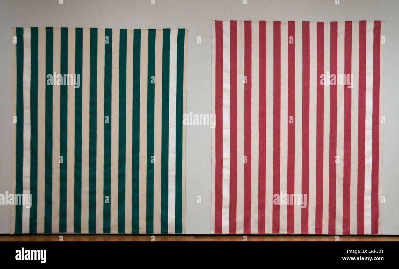 Gestreifter Baumwollstoff mit vertikalen weißen und farbigen bands1970 Daniel Buren Französisch Frankreich Stockfoto