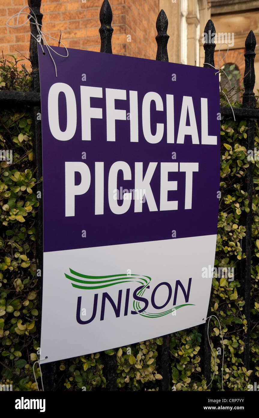 UNISON Gewerkschaft offizielle Streikposten Banner an Geländer gebunden. Stockfoto