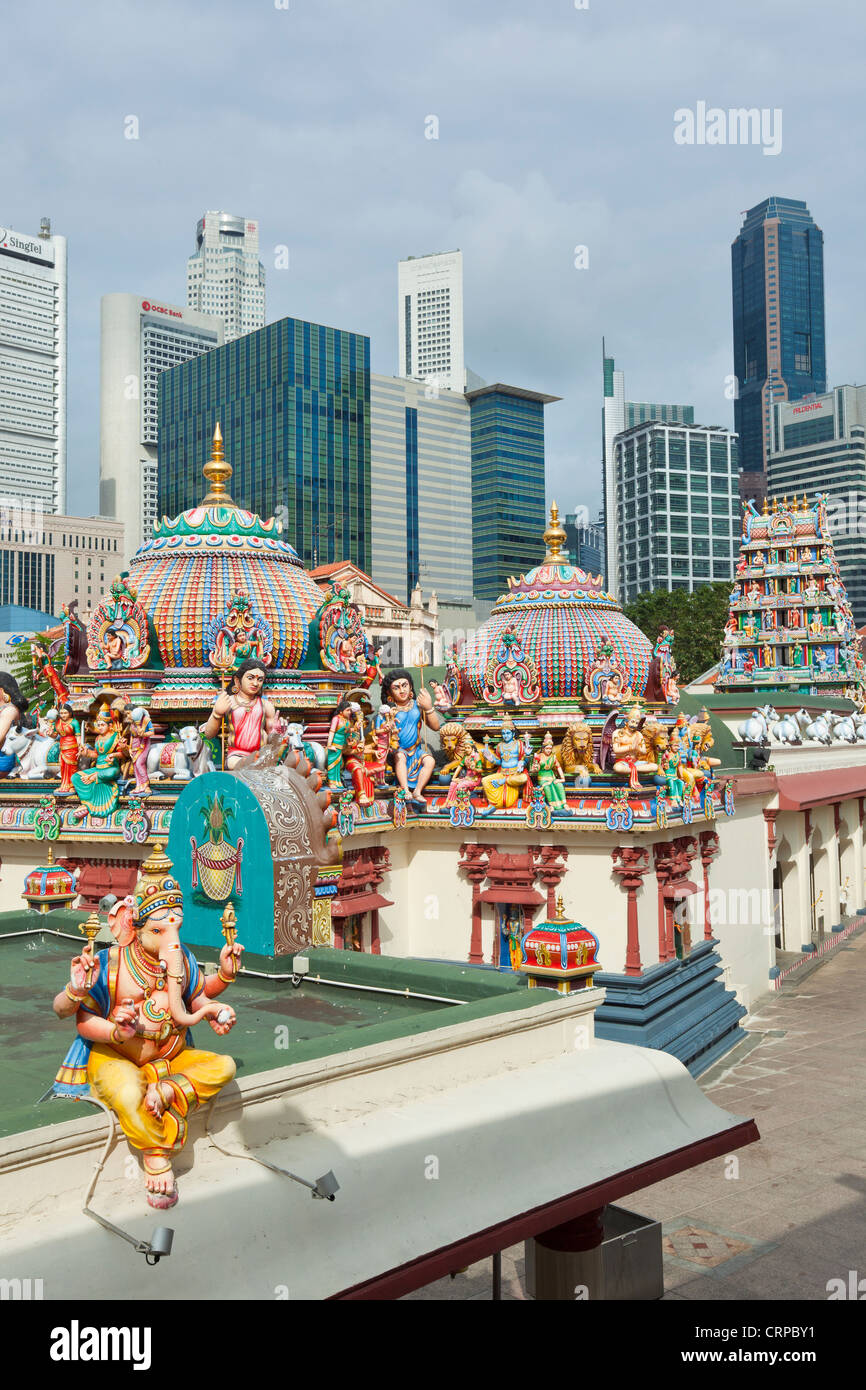 Nahaufnahme von der Gopuram Sri Mariamman Tempel in Chinatown, Singapur Stockfoto