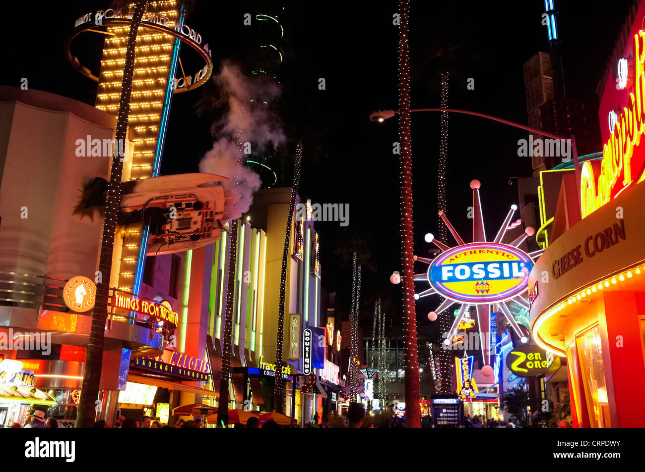 Eine Nacht-Zeit-Fotografie die beleuchtete Stadt zu Fuß, shopping-district in den Universal Studios, Hollywood Stockfoto