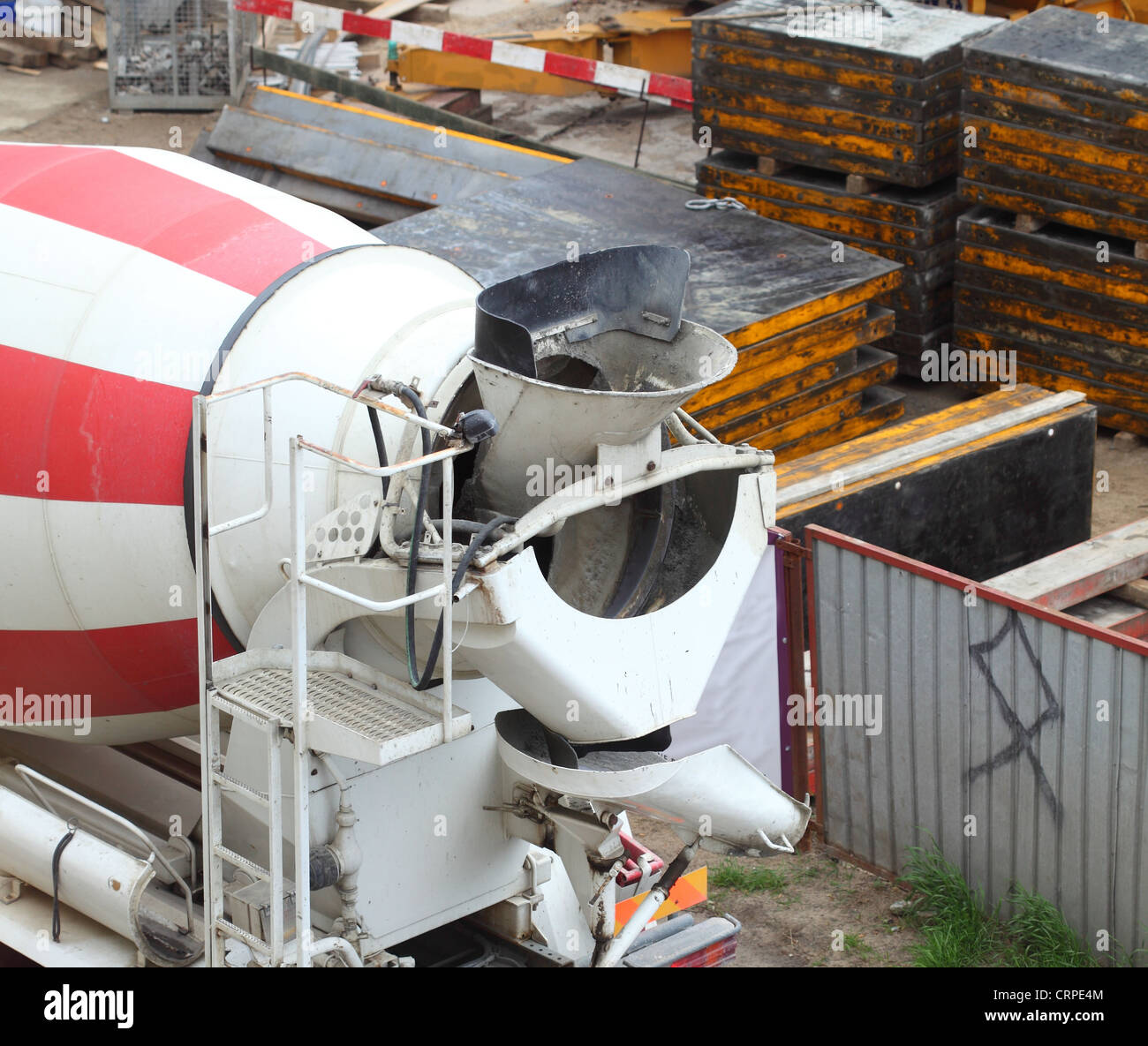 Betonmischer-LKW-Outdoor-niemand-Baustelle Stockfoto