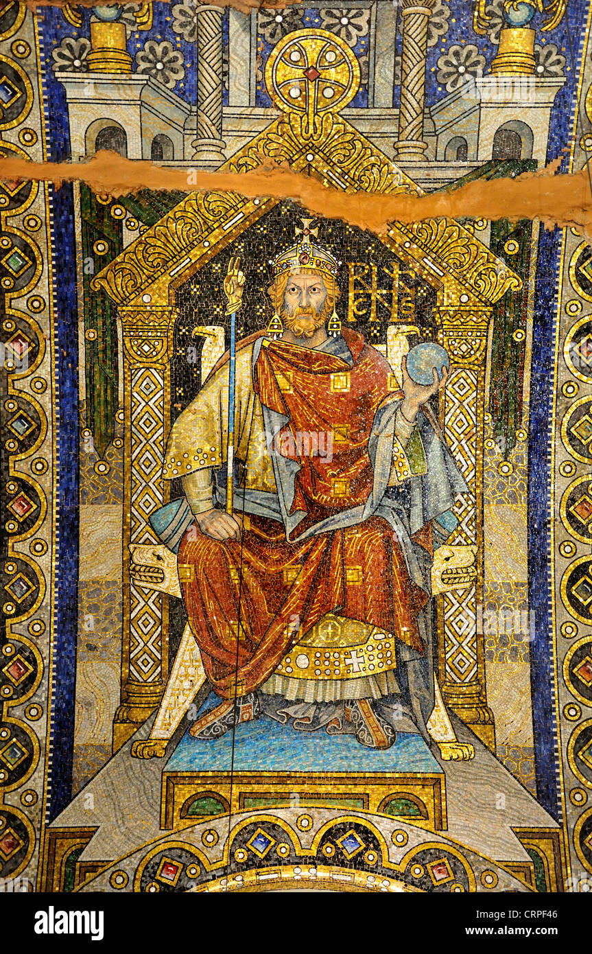 Berlin, Deutschland. Kaiser-Wilhelm-Gedachtnis-Kirche. Mosaiken im Inneren der Memorial Hall / Gedenkhall (alte Kirche) Kaiser Heinrich ich Stockfoto