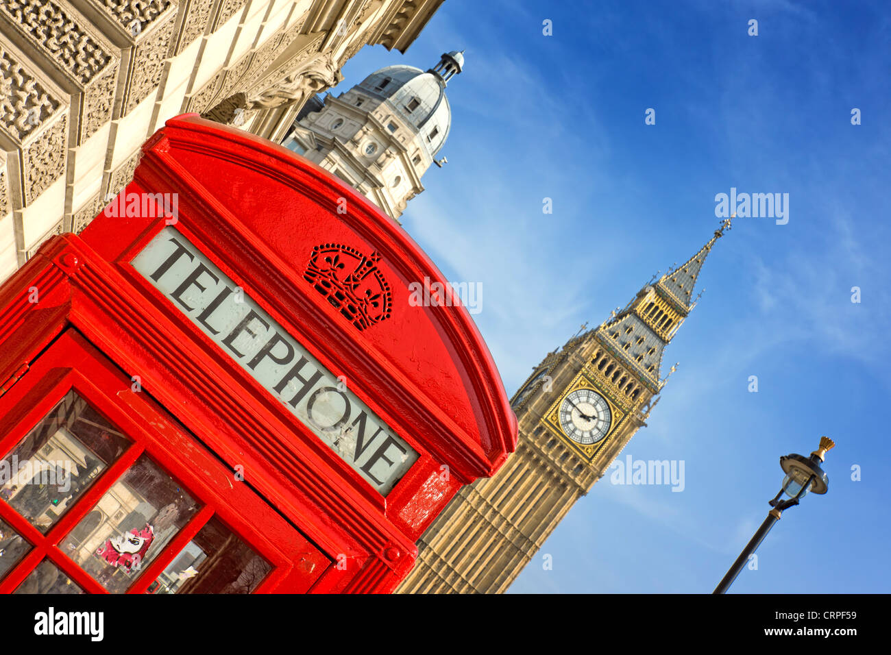 Eine rote Telefonzelle und der Uhrturm Big Ben am Palace of Westminster genannt. Stockfoto