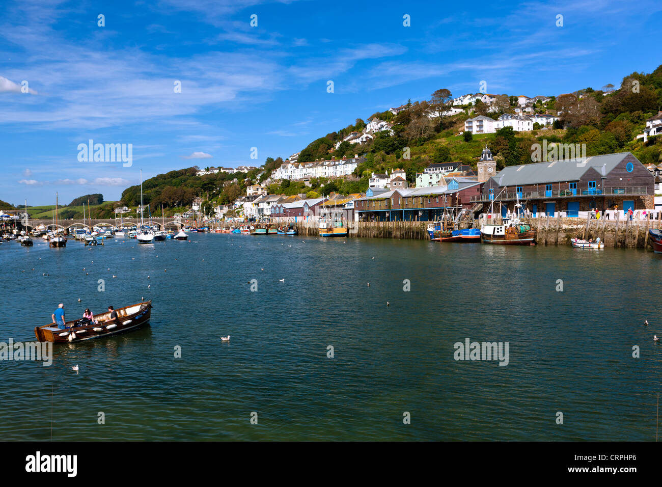 Kleine Fähre Passagiere über den Fluß Looe, East Looe. Stockfoto