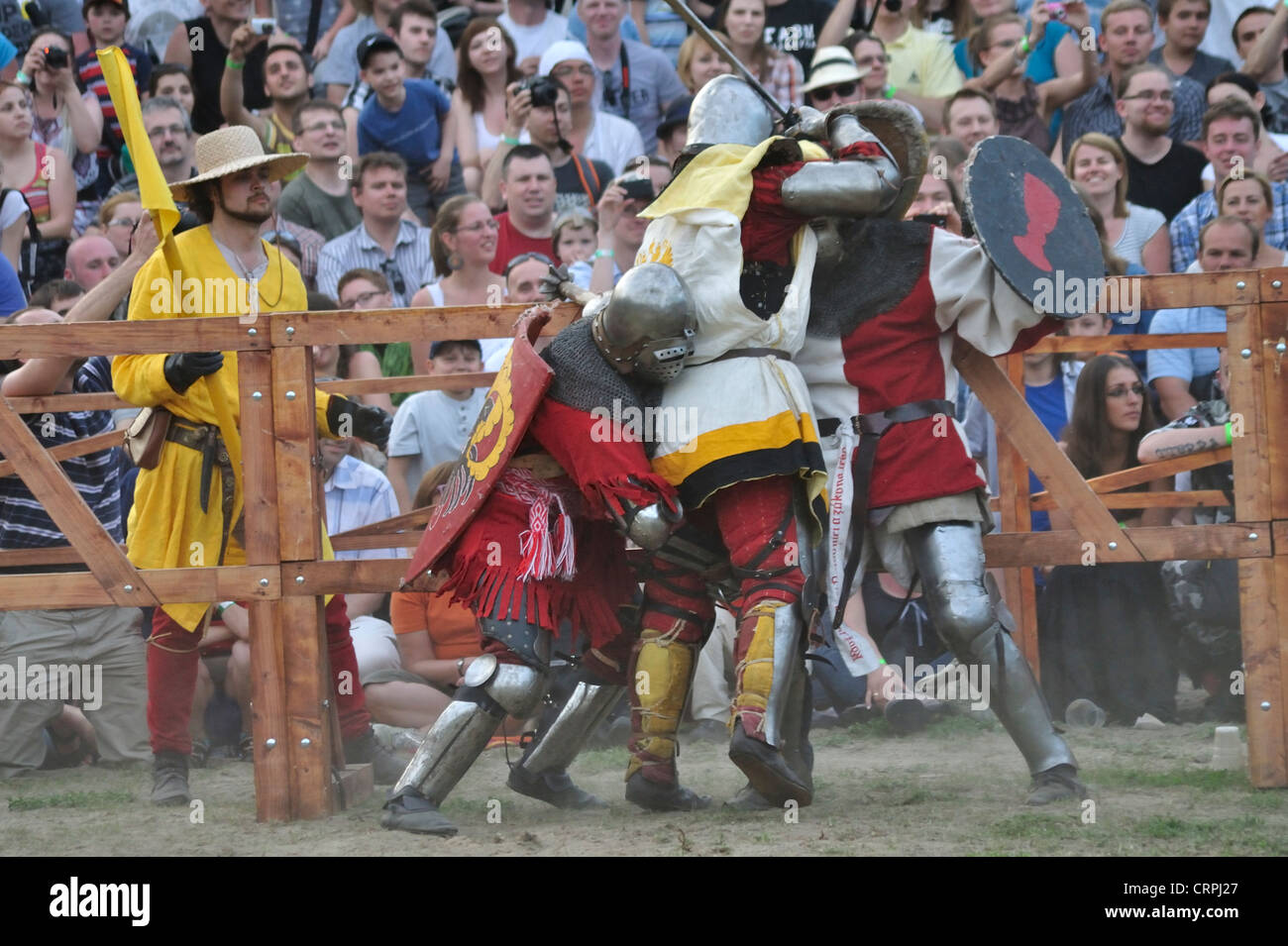 Knights fighting -Fotos und -Bildmaterial in hoher Auflösung – Alamy