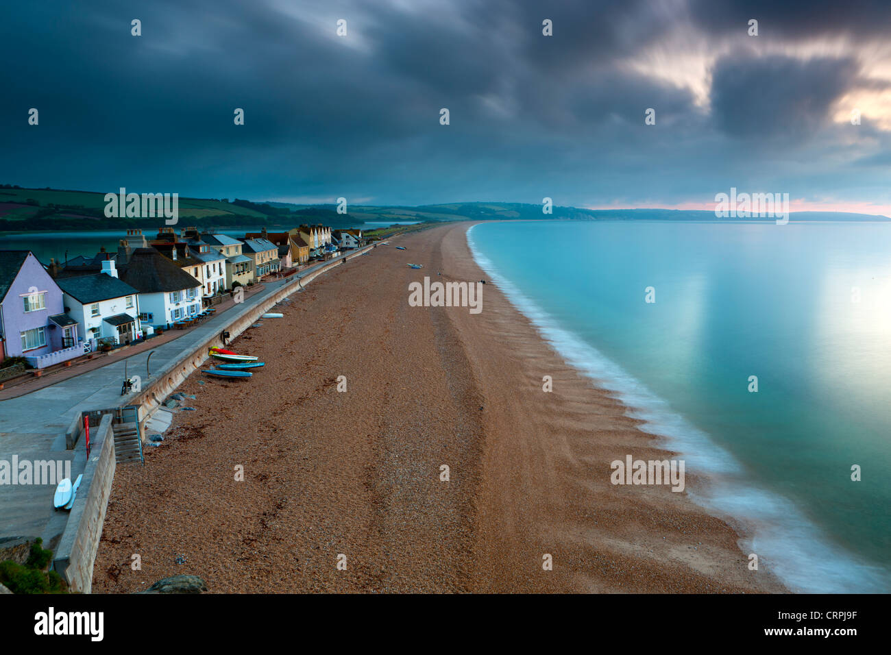 Slapton Sands, ein schmaler Streifen Land und Kies Strand trennt das Süßwasser See Slapton Ley von Start Bay. Stockfoto