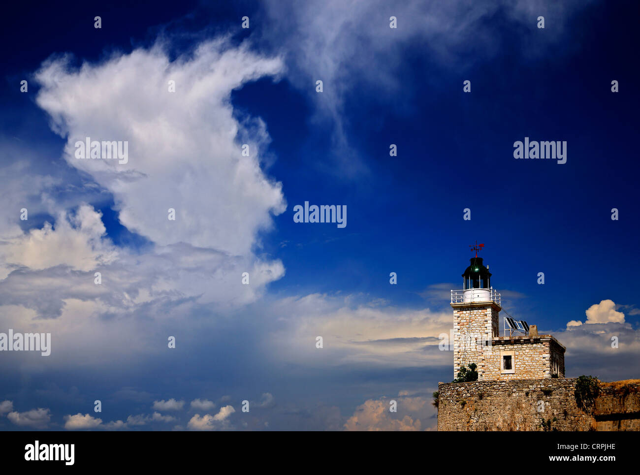 Der Leuchtturm auf der Burg Agia Mavra, Lefkada (oder "Lefkas") Insel, Ionisches Meer, Nordteil ("sieben Inseln"), Griechenland Stockfoto