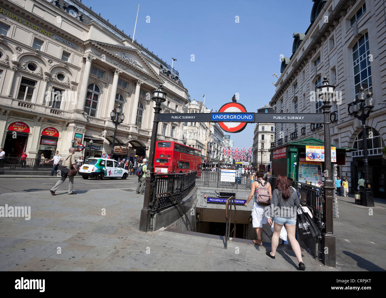 Piccadilly Circus-u-Bahnstation Eingang, Central London England, UK Stockfoto