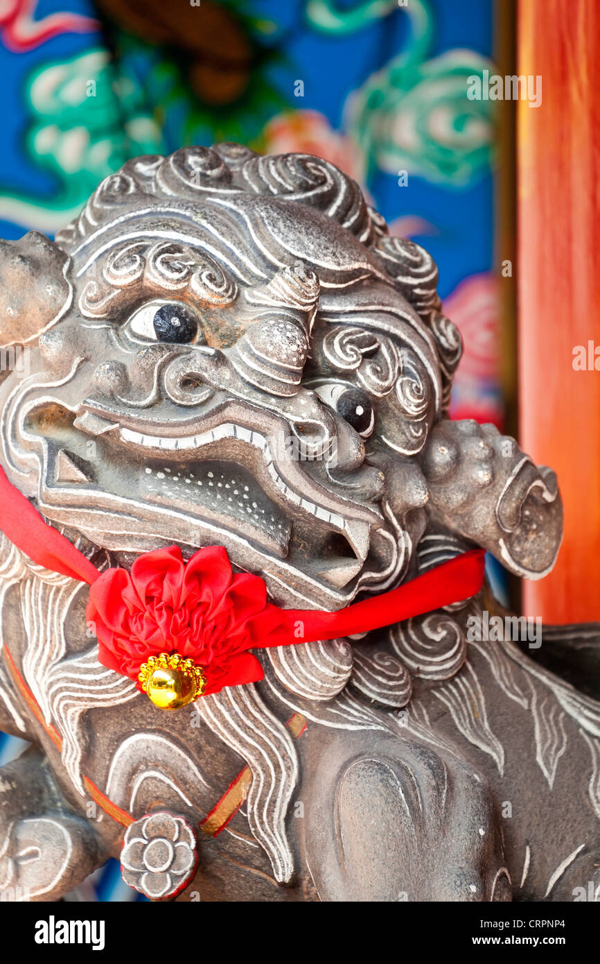 Detail der chinesischen Tempel Löwe Statue, Chinatown, Singapur, Südostasien Stockfoto