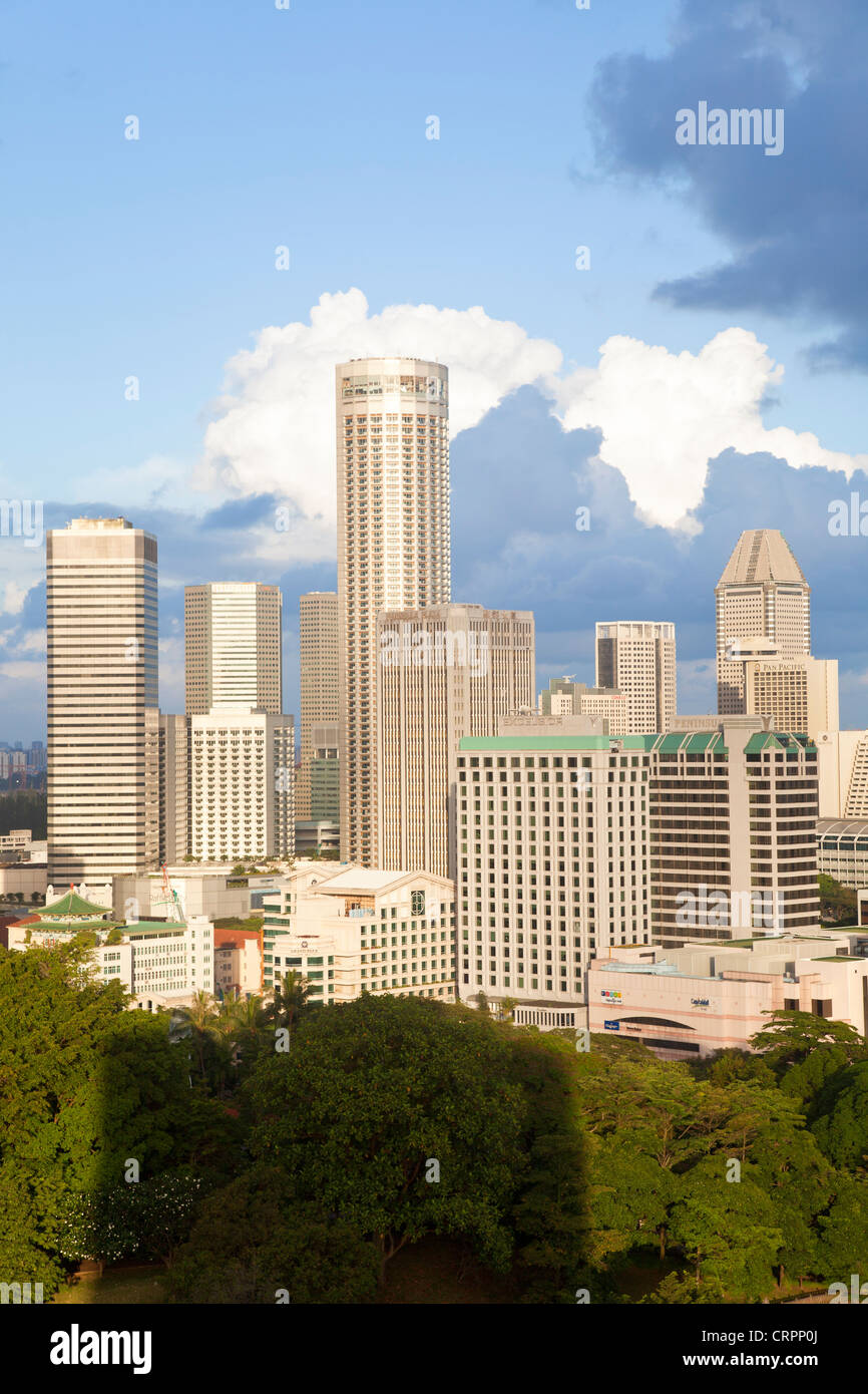 South East Asia, Singapur, erhöhten Blick auf Fort Canning Park und die moderne Skyline der Stadt Stockfoto