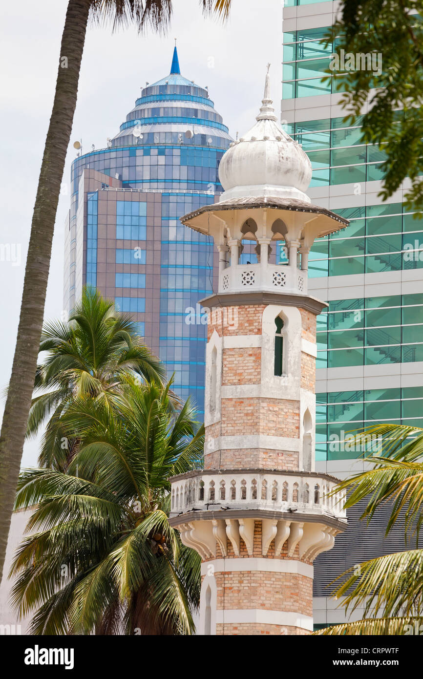 Süd-Ost-Asien, Malaysia, Kuala Lumpur, Masjid Jamek (Freitagsmoschee) und moderne Architektur Stockfoto