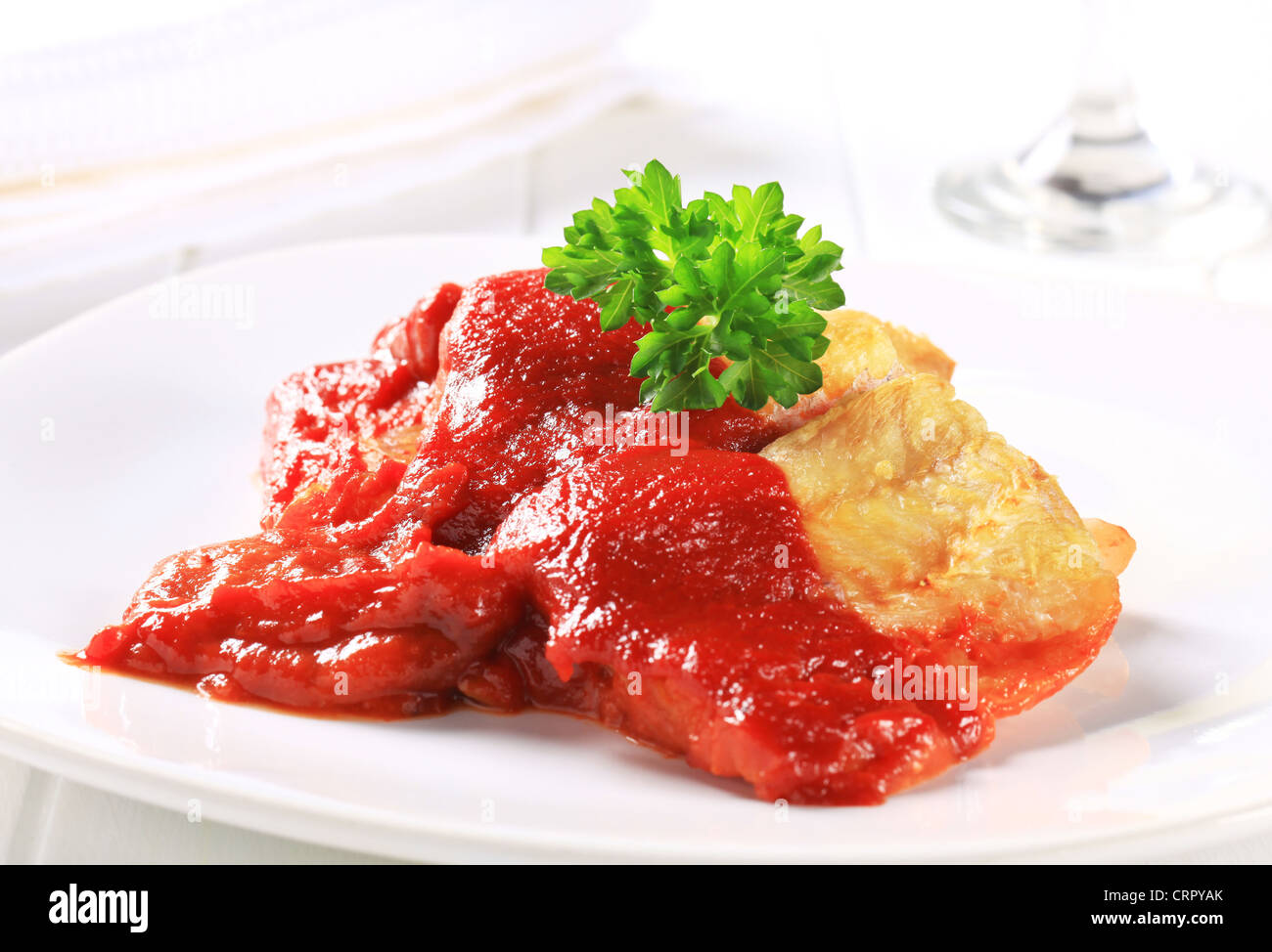 Gebratenes seelachsfilet in der pfanne -Fotos und -Bildmaterial in ...