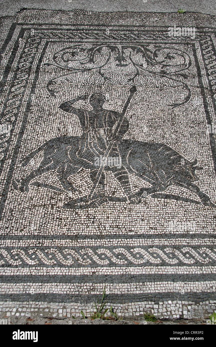 Ostia Antica. Platz der Gilden oder Konzerne. Mosaik-Darstellung einer Jagdszene. In der Nähe von Rom. Stockfoto
