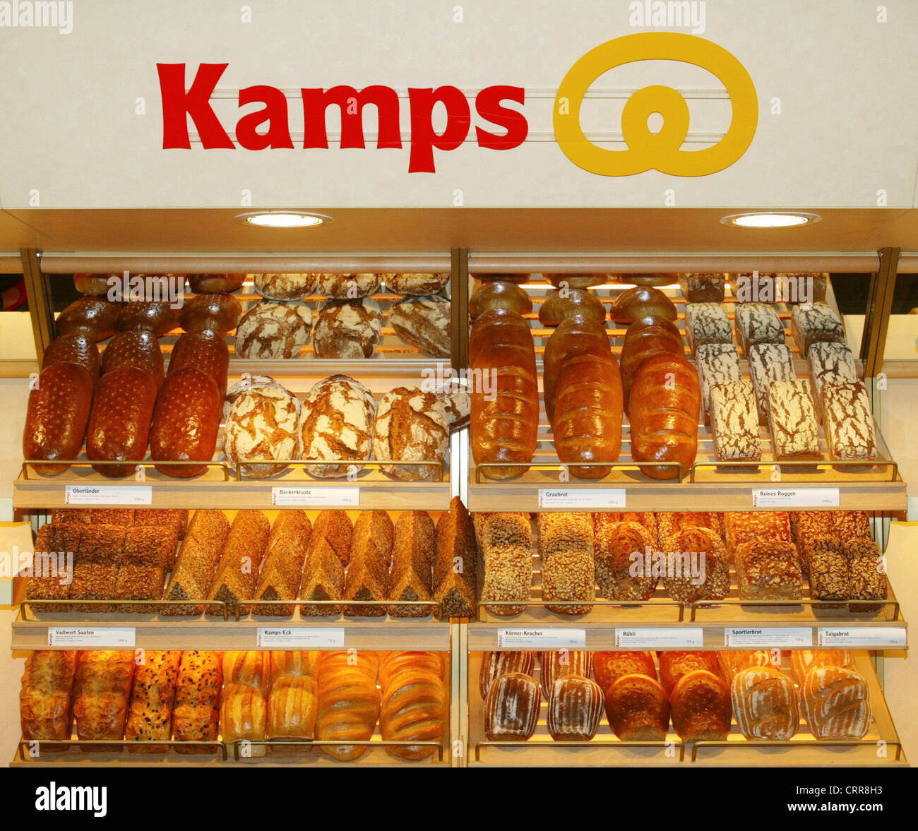 Brot-Regal in Kamps Bäckerei, Düsseldorf Stockfoto