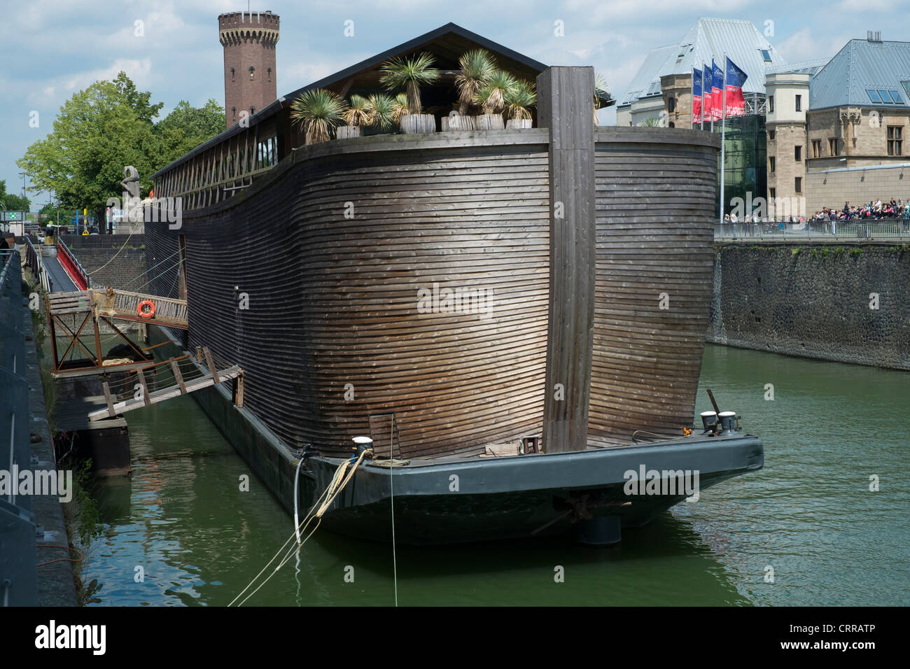Blick auf Noahs Arche Holzschiff und religiösen Ausstellung in Köln  Stockfotografie - Alamy