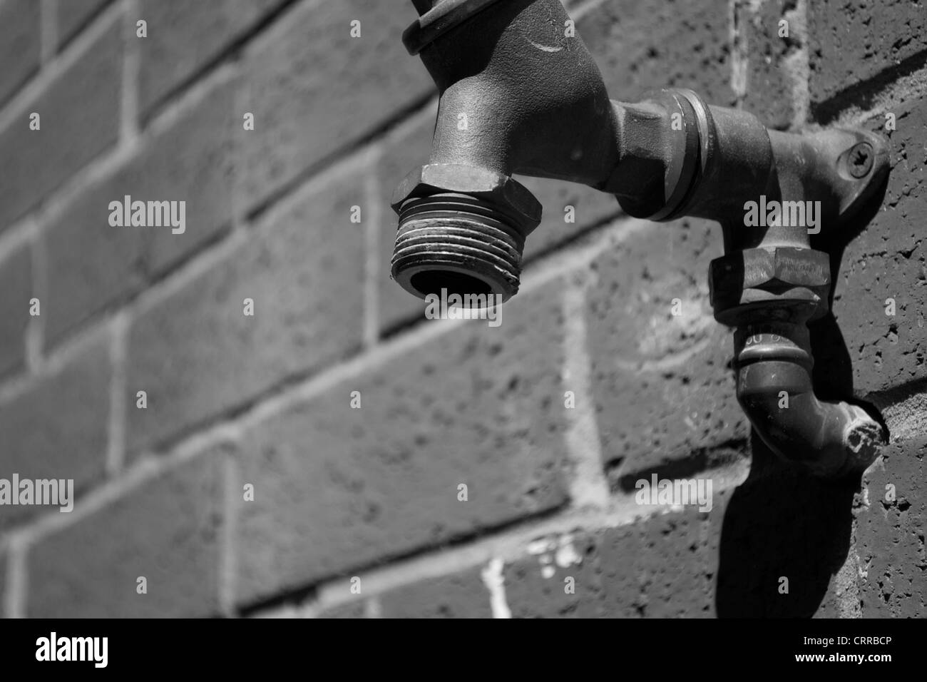 Ein Wasserhahn, fotografiert in schwarz / weiß Stockfoto