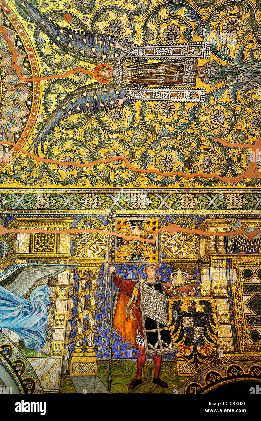 Berlin, Deutschland. Kaiser-Wilhelm-Gedachtnis-Kirche-Gedächtnis-Kirche. Mosaiken im Inneren der Memorial Hall / Gedenkhalle (alte Kirche). Stockfoto
