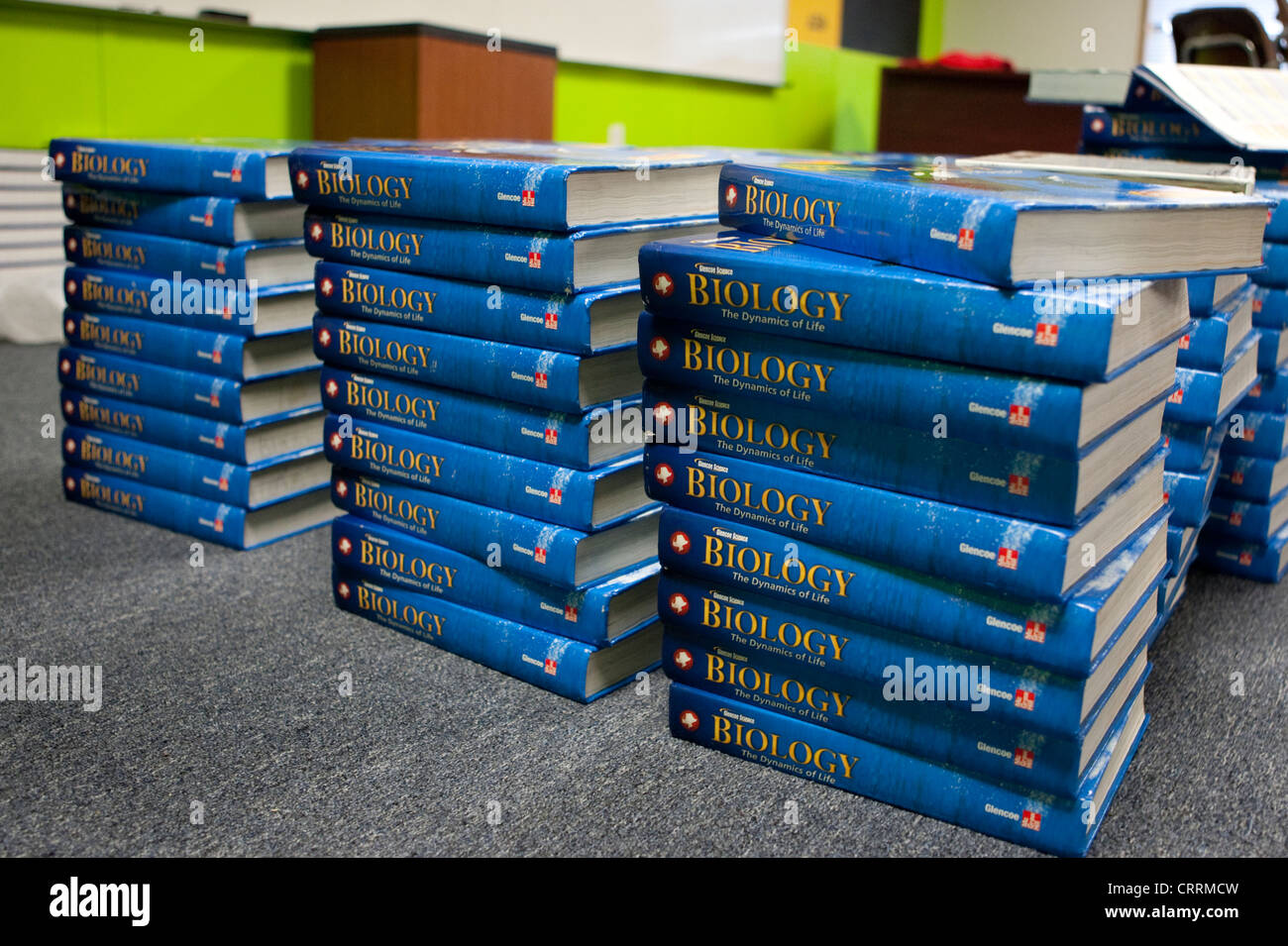 Haufen von Biologie-Lehrbücher an KIPP Sunnyside High School, eine öffentliche Charterschule in Houston, Texas Stockfoto