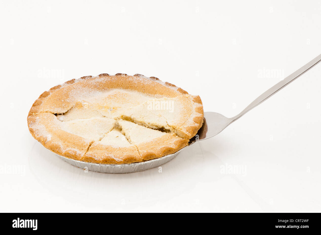 Apfelkuchen mit unregelmäßigen, Kreisdiagramm Scheiben Stockfoto