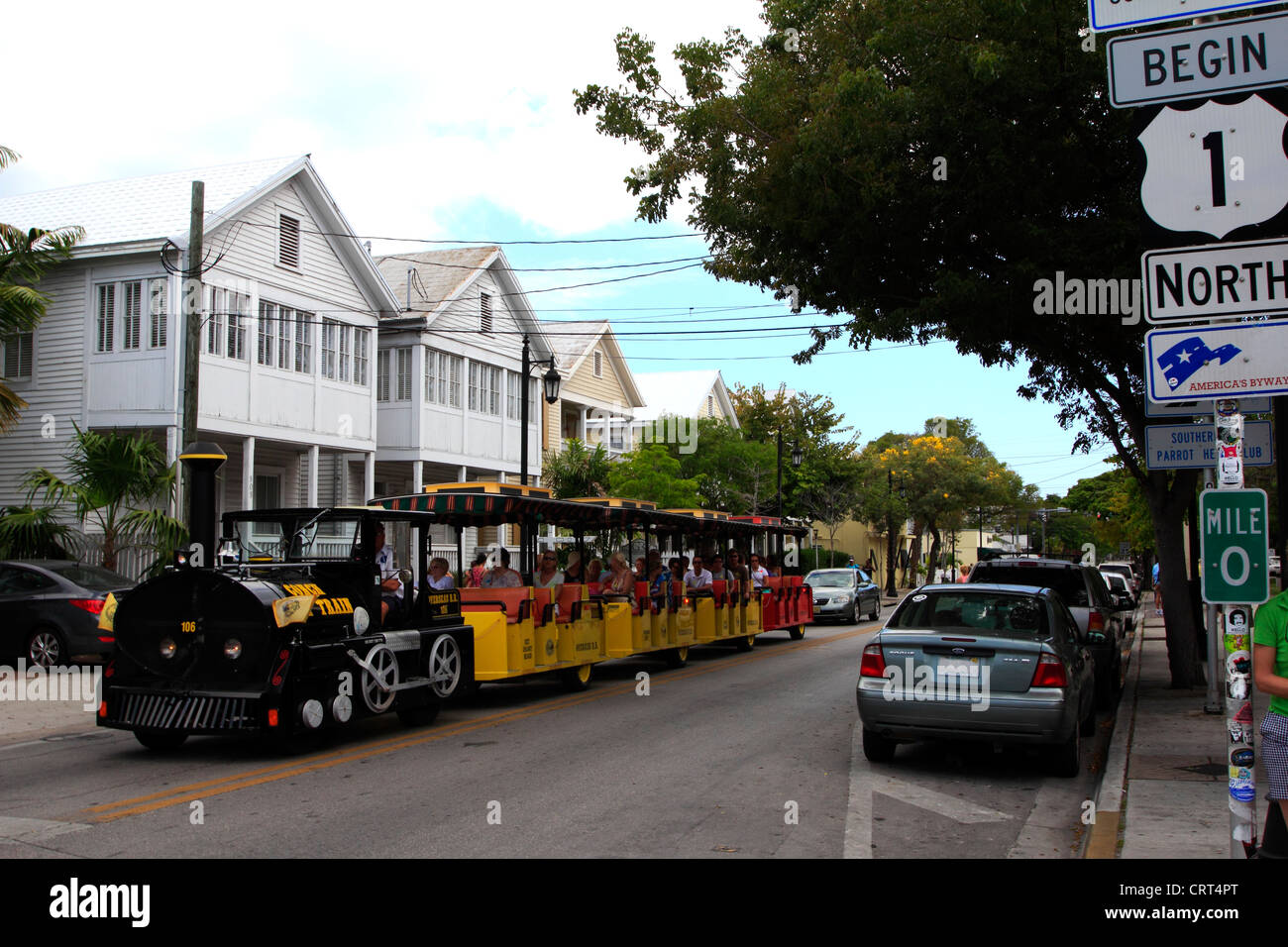 Meile Null der US Route 1 in Key West, Florida, USA zeigt die Conch Train Tour Stockfoto