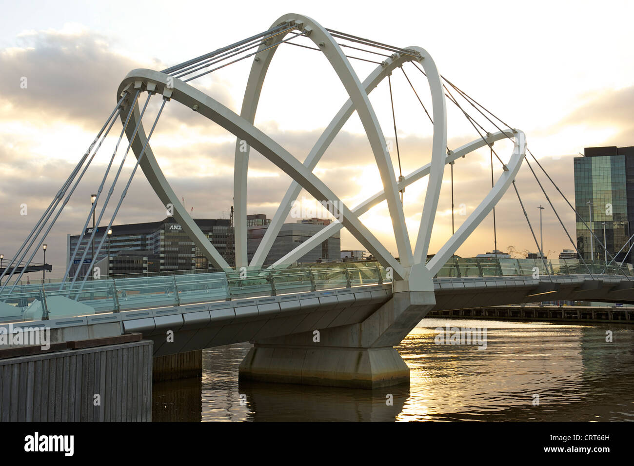 Seeleute-Brücke ist die neueste Überquerung des Flusses Yarra Docklands Melbourne Convention Centre auf Southwharf verlinken Stockfoto