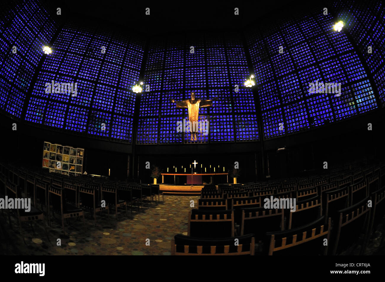 Berlin, Deutschland. Kaiser-Wilhelm-Gedachtnis-Kirche - im Inneren der neue achteckige Kapelle (Egon Eierman, 1961) Stockfoto