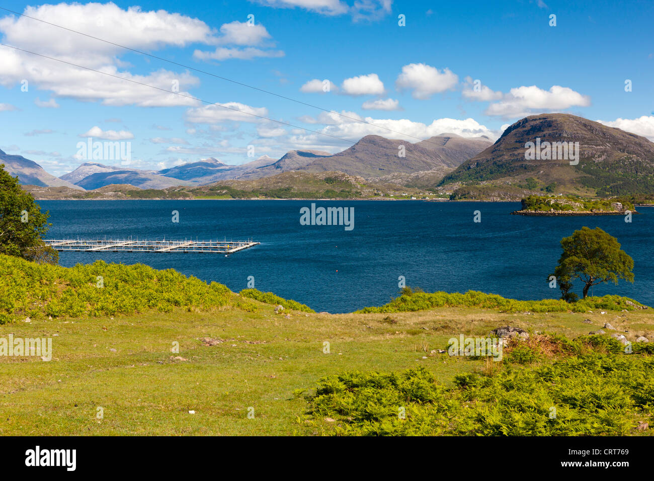 Das Loch Shieldaig in der Nähe von Ardheslaig, Wester Ross in den North West Highlands von Schottland, Vereinigtes Königreich, Europa Stockfoto